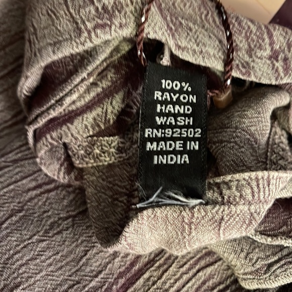 NWT. Blouse by Sacred Threads. S/M. LG/GR/GR01 218307 - Picture 4 of 4